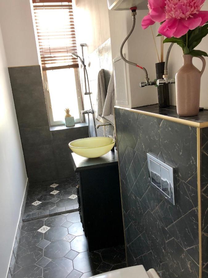Bohemian Apartment In The Heart Of Old Ventspils City Eksteriør billede