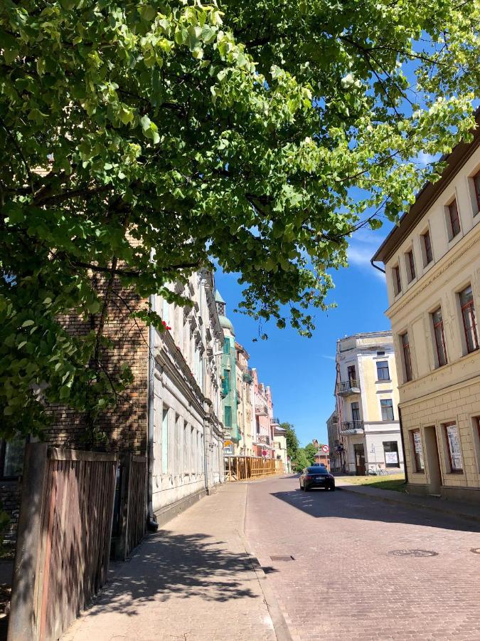 Bohemian Apartment In The Heart Of Old Ventspils City Eksteriør billede